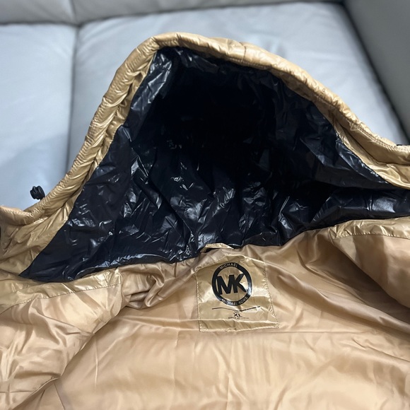 NWT - Michael Kors Women’s Belted Quilted Puffer Jacket - Size XL - Picture 7 of 9